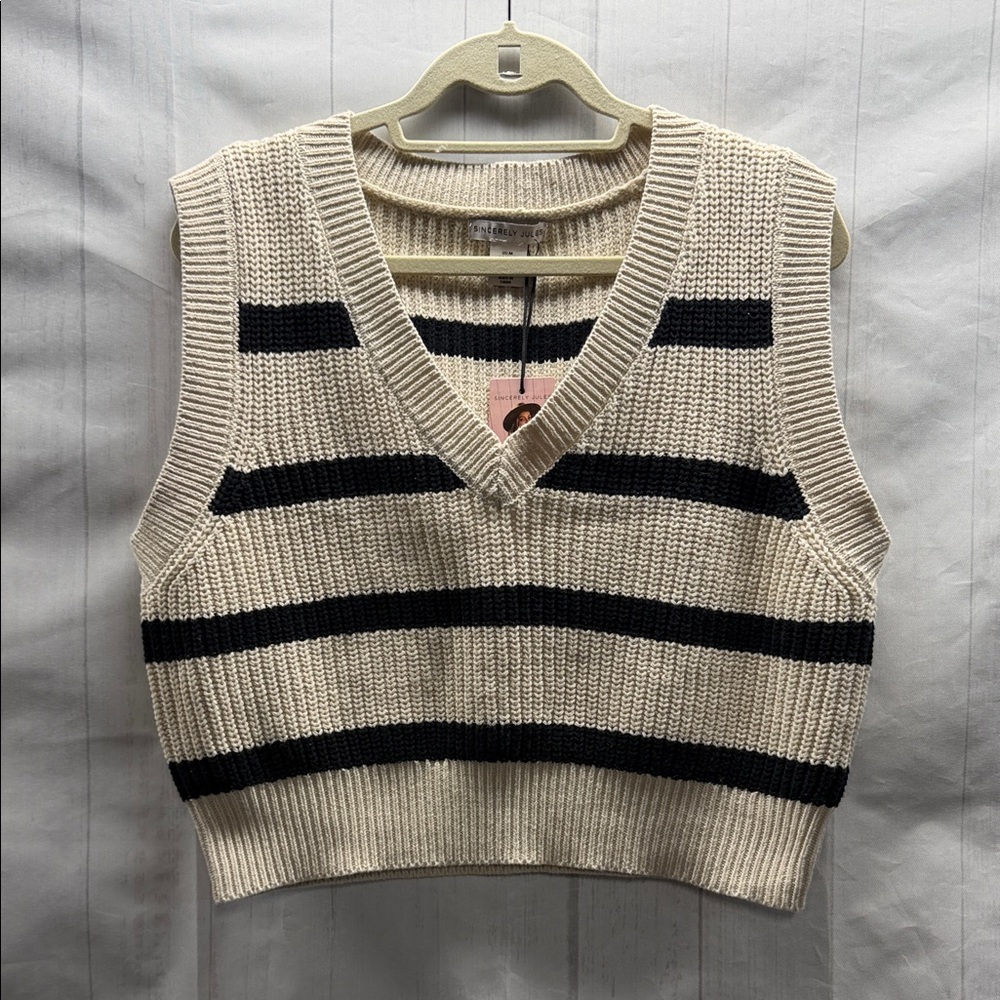 Sincerely Jules NWT Black and Cream Striped V-Neck Knit Sweater Vest Size Medium
